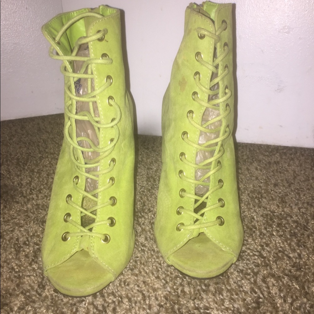 Women lime green pump